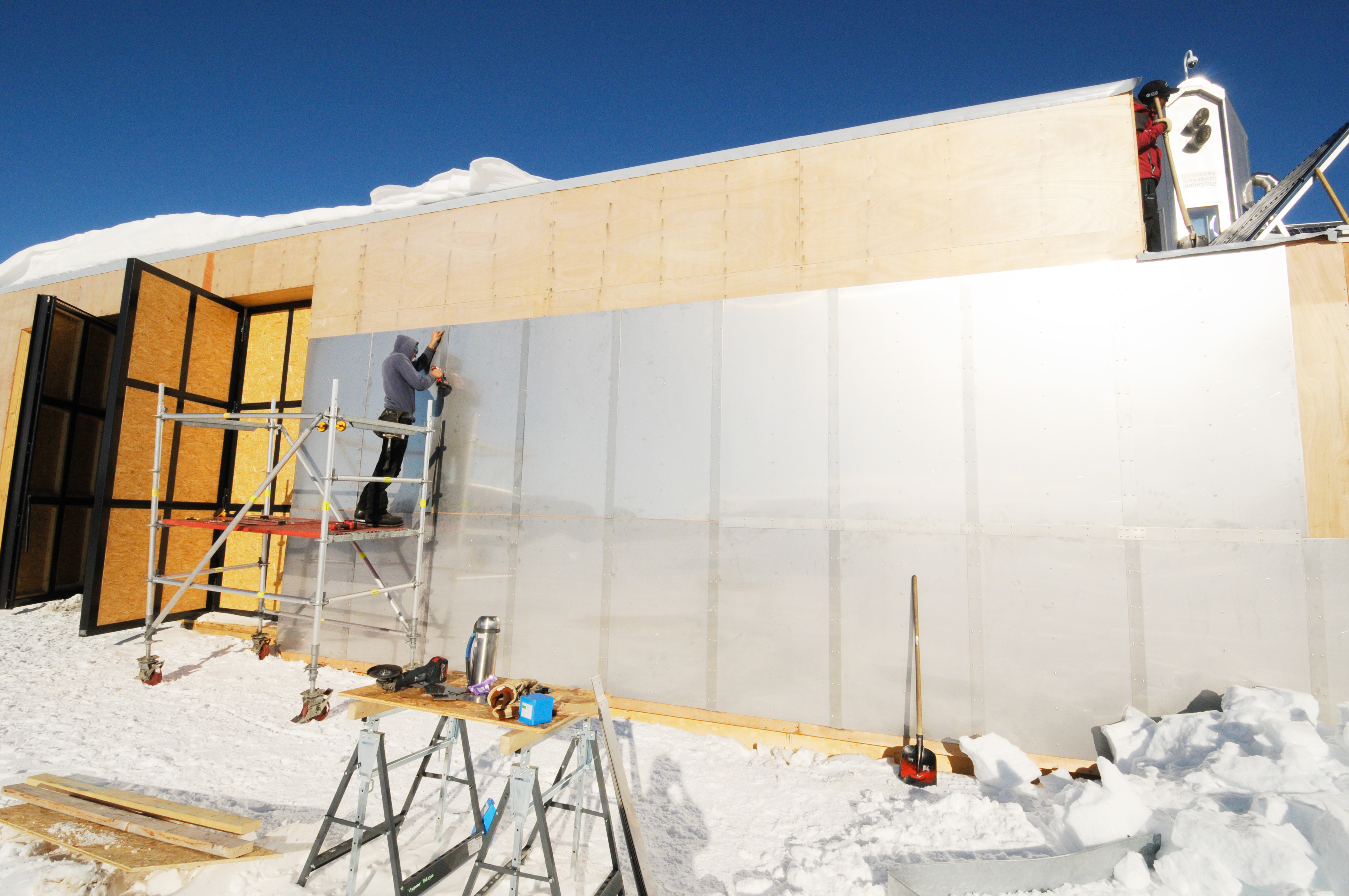Stainless steel panels put on north annex of PEA