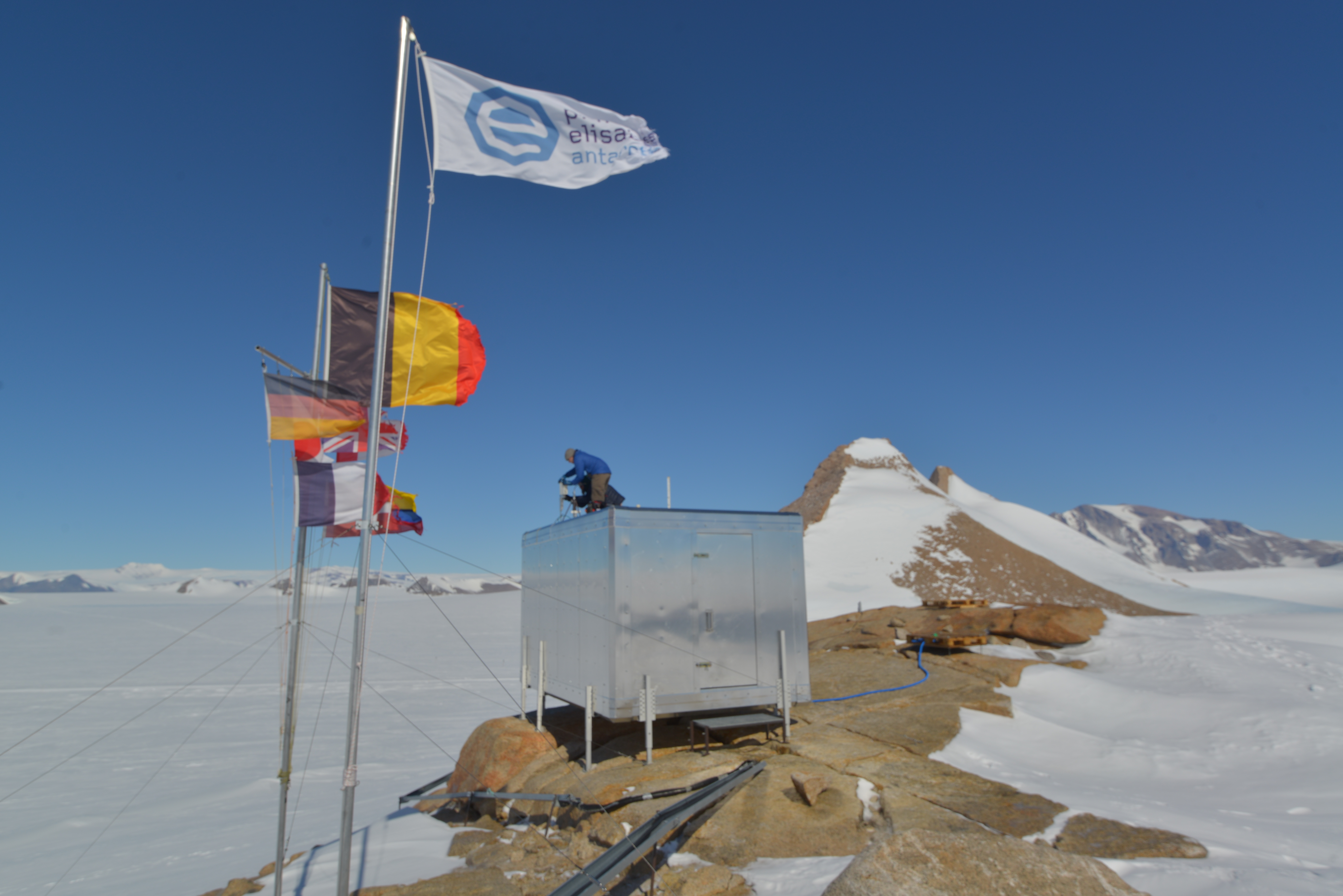 Installation of instrument on south science shelter