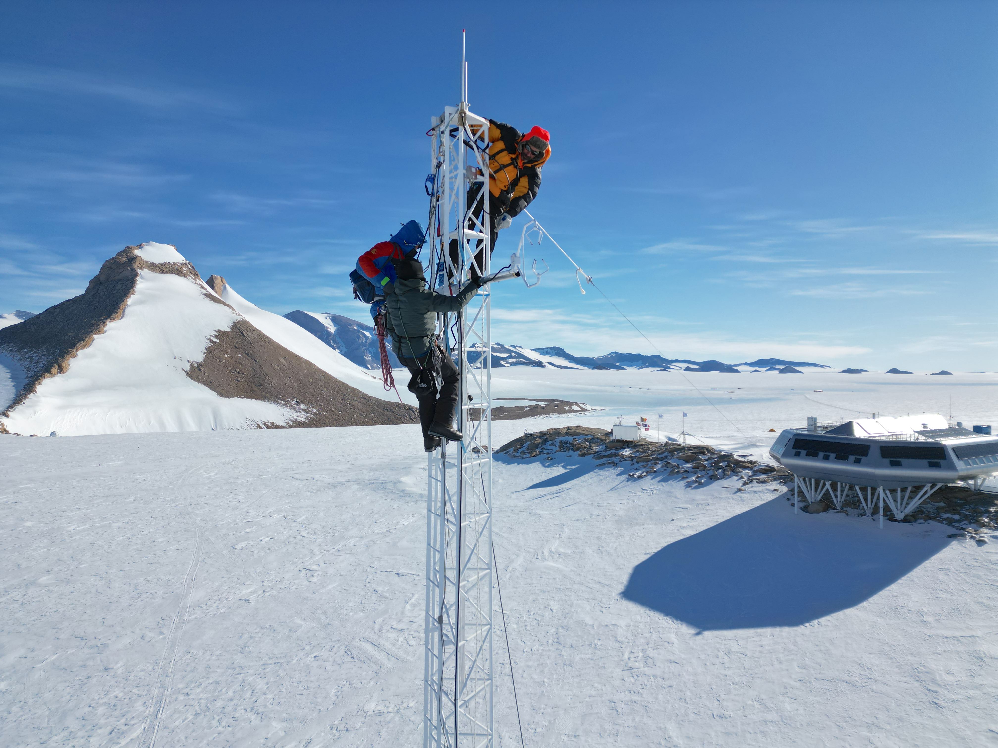 Installing instruments on the PEA antenna