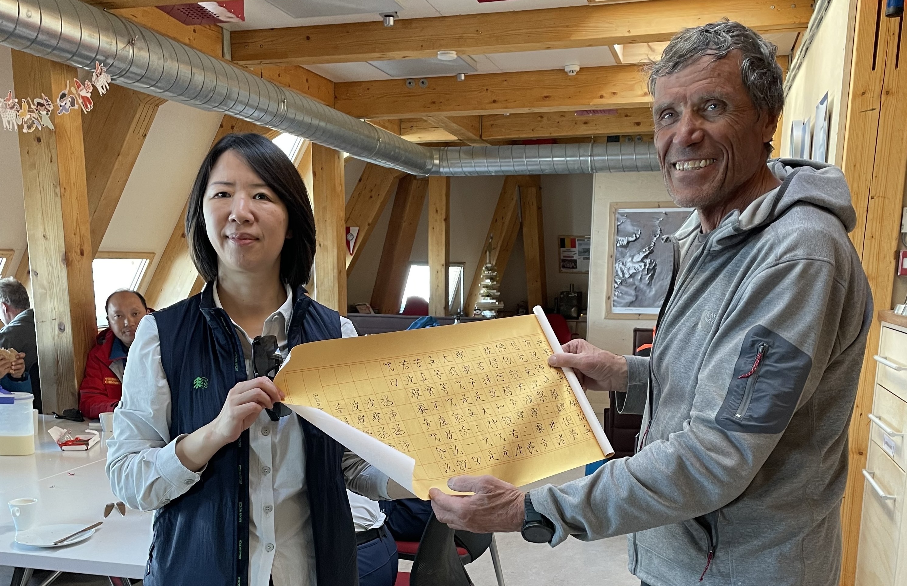 Alain Hubert receives gifts from members of the CHINARE team
