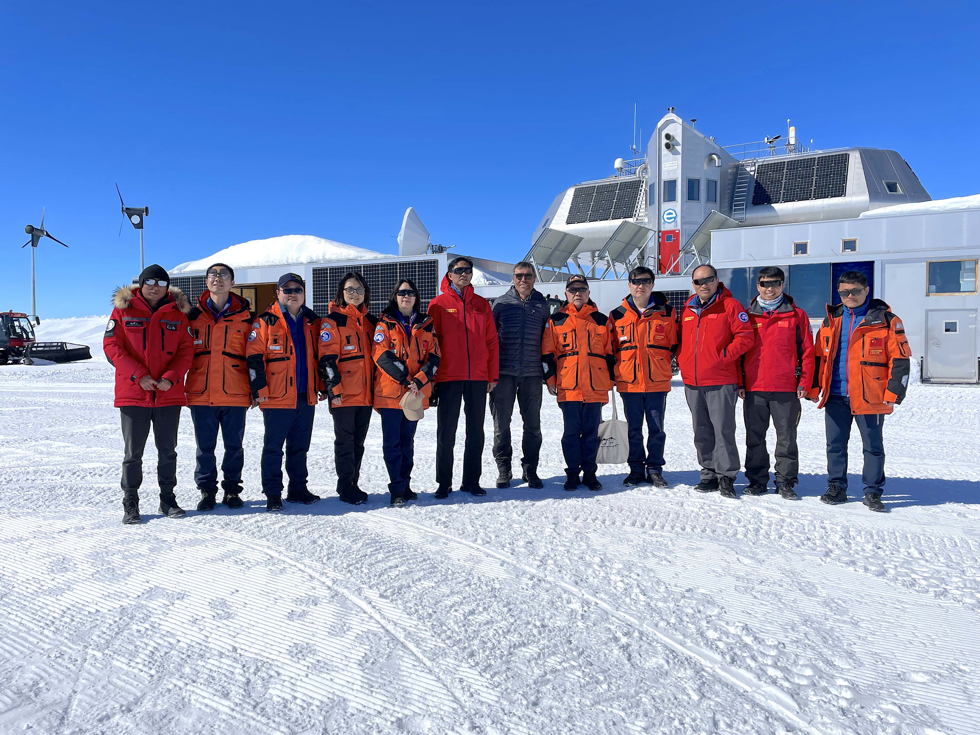 Members of the CHINARE Team Stop by PEA