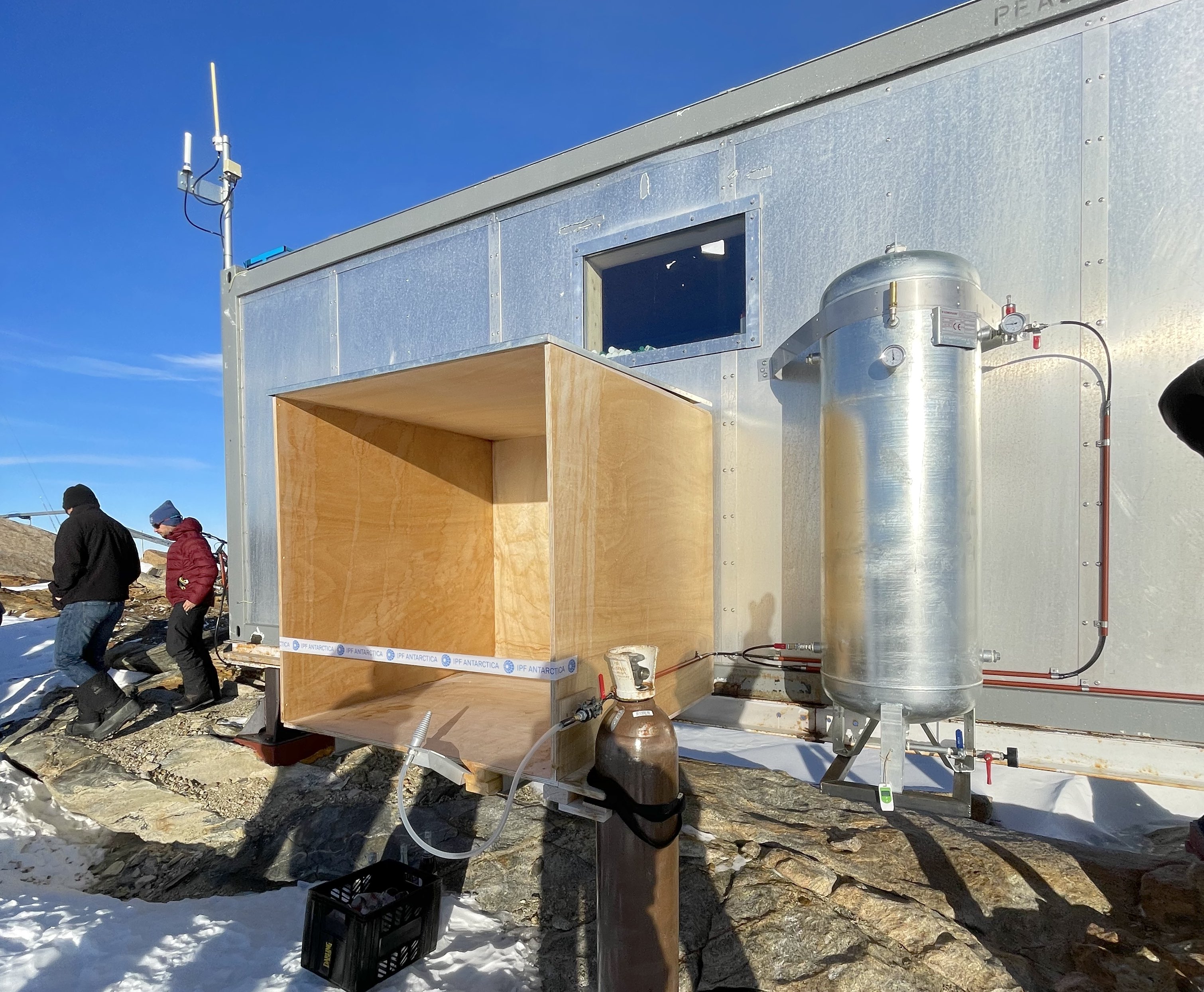 Preparing to launch a weather balloon using hydrogen produced at PEA