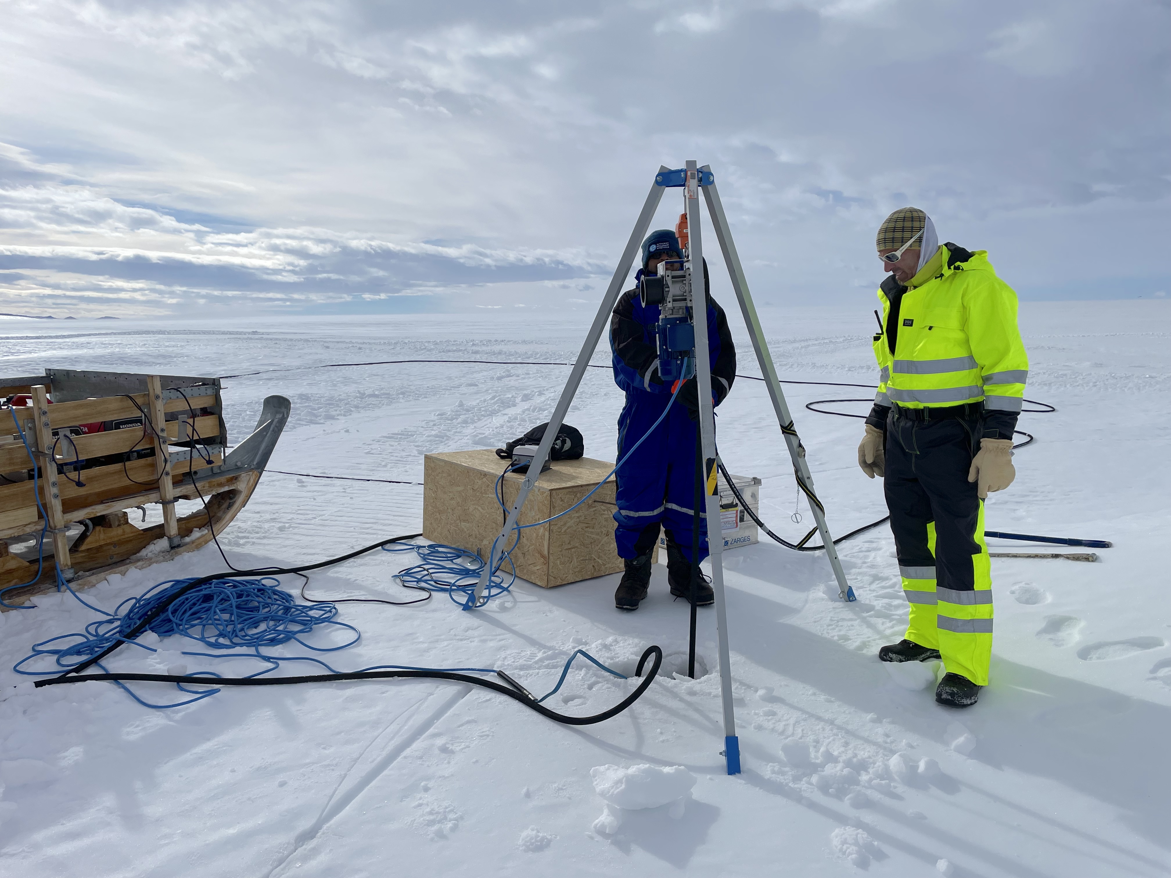 Setting up the hot water drill on the King Baudoin Ice Shelf for the NISAR project