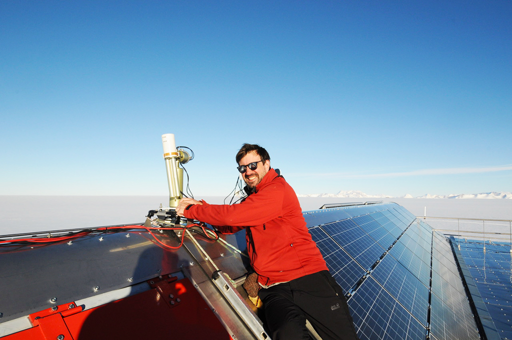 Alexis Merlaud (BIRA-IASB) installing instruments to observe the atmosphere above PEA