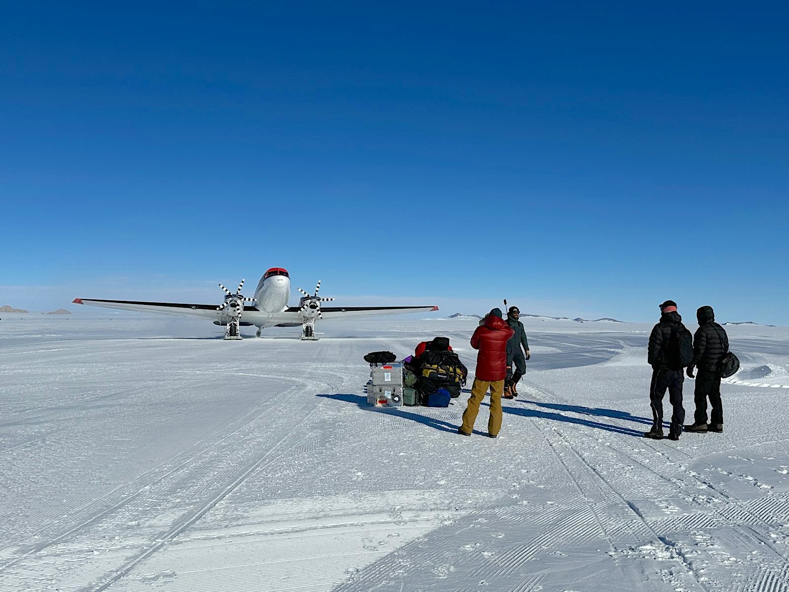 DC-3 Taxis at PEA Airstrip