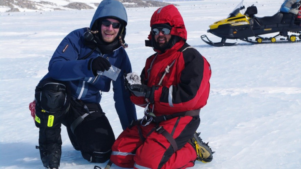 Steven Goderis from VUB and colleague find meteorites on Nansen Blue Ice Feilds