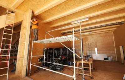 IPF team installs wooden frame in PEA station's new annexes