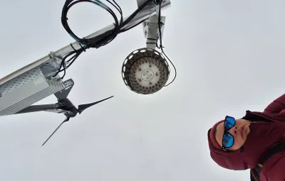 Sarah Wauthy (ULB) poses with the Volatile Organic Compound (VOC) automatic sampler PASPARTOUT