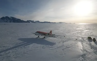 DC3 at PEA Airfield 