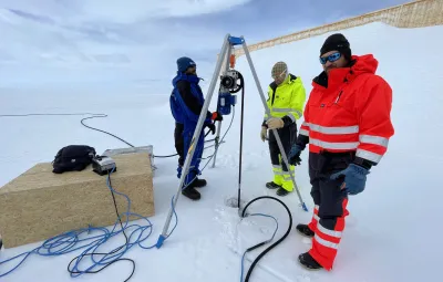 Drilling through the King Baudouin Ice Shelf