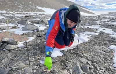 Quentin Vanhellemont from the RBINS sampling microbes
