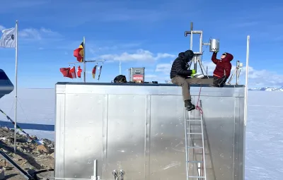 Sarah Wauthy (ULB) and Sebastien Corret collect tubes from the Volatile Organic Compound (VOC) auto sampler installed on the PEA’s south scientific shelter for the PASPARTOUT project