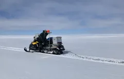 Scientists from the VUB and ULB collecting meteorites in the field