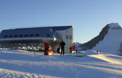 First BELARE 2008-09 Team Members Landed in Utsteinen