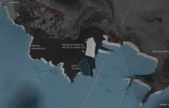 Iceberg calves off of King Baudouin Ice Shelf